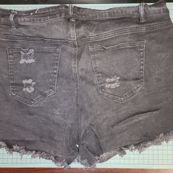 Almost Famous shorts - Picture 3 of 3